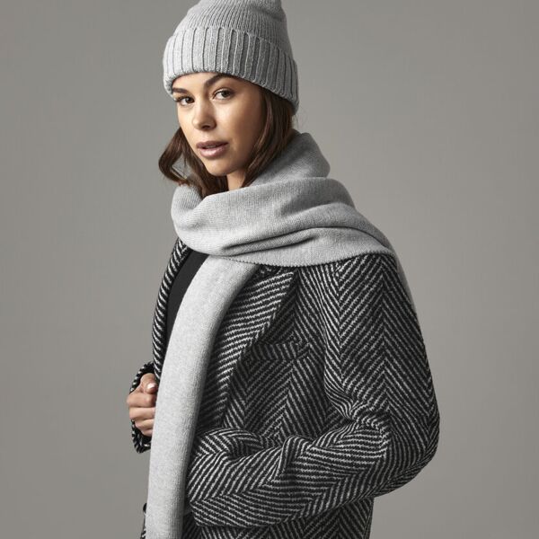 Knitted scarf and beanie gift set Miniaturansicht