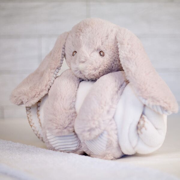 Rabbit and blanket Miniaturansicht