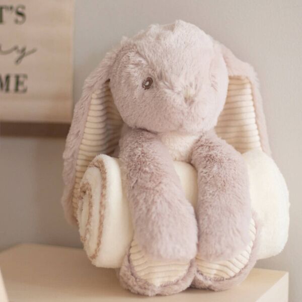 Rabbit and blanket Miniaturansicht